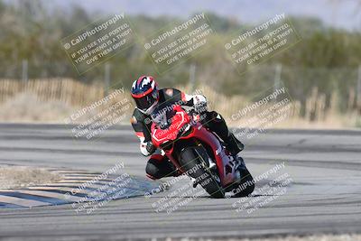 media/Dec-01-2025-Moto Forza (Mon) [[2daa91e15f]]/1-Advanced Group/Session 3 (Turn 3)/